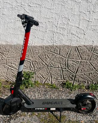monopattino elettrico ducati pro 2 