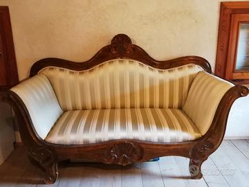 divanetto in stile 