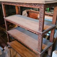 Libreria antica in legno intagliato