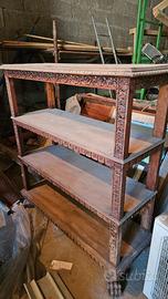 Libreria antica in legno intagliato