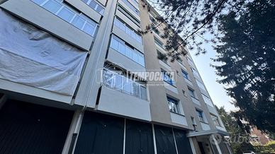 QUADRILOCALE AMPIO CON BOX AUTO!