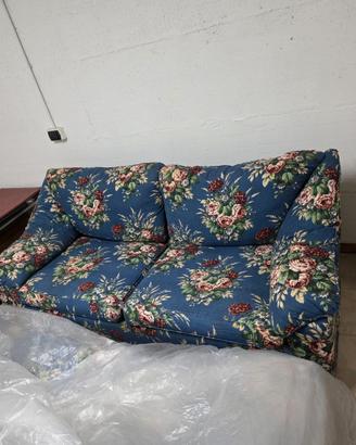 Divano con letto matrimoniale pari al nuovo