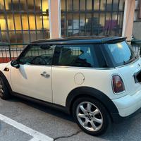 Mini Cooper D 1.6 – 2008 – 215.000 km – ben tenuta