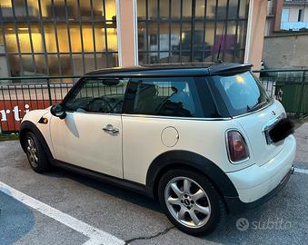 Mini Cooper D 1.6 – 2008 – 215.000 km – ben tenuta