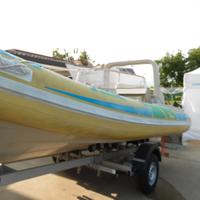 Gommone e rimorchio