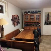 Arredamento taverna tavolo panca e credenza