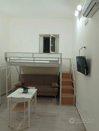 Monolocale arredato con tetto terr. di pertinenza