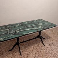 Tavolo con piano in vetro