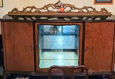 Sala completa tenuta molto bene.