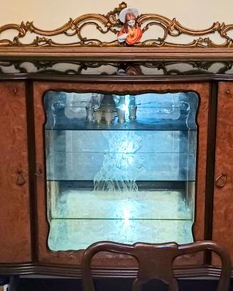 Sala completa tenuta molto bene.