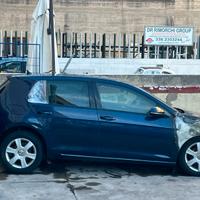 Auto parzialmente bruciata