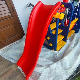 Scivolo, dondolo e canestro bambinii