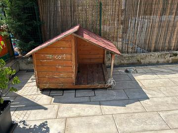 Cuccia per cani in legno