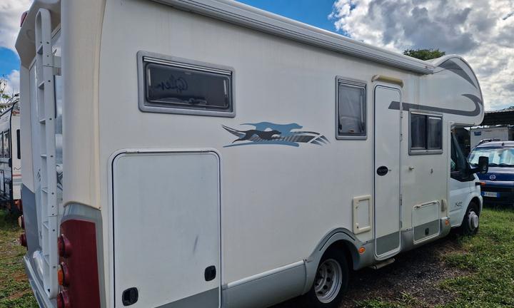 Laika X 695-2009-solo 45000 km