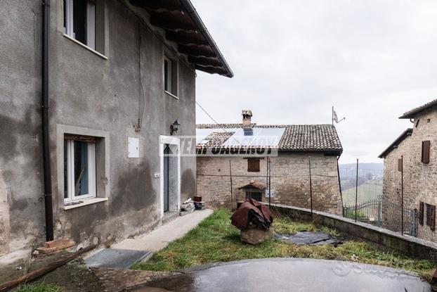 Porzione di casa libera su tre lati parzialmente d