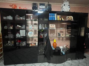 Parete attrezzata più vetrina