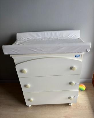 Lettino ,Comodino ,con bagnetto piu fasciattoio