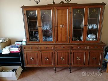 Credenza, tavolo, lampada epoca