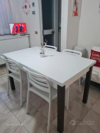 TAVOLO CUCINA CON 4 SEDIE 