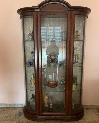 Vetrina con ripiani in vetro