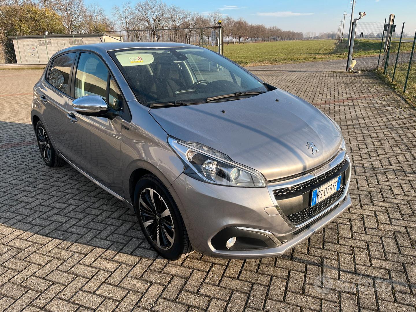 Bracciolo specifico Basic Peugeot 208 2019> - UNIT Peugeot 208 2019 > UNIT  in vendita su Bep's