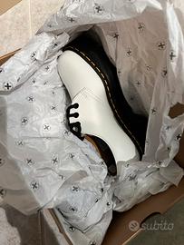 Dr martens basse bianche mai indossate