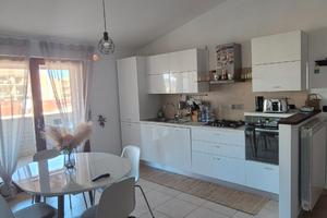 Appartamento trilocale zona centro sportivo Trisi