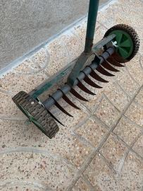 Arieggiatore manuale per prato inglese