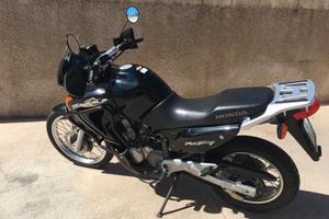 Honda Transalp XL 650 V – 2005 – 18.000 km – nera