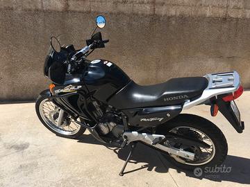 Honda Transalp XL 650 V – 2005 – 18.000 km – nera