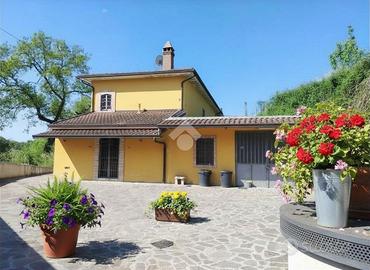 VILLA A SCHIERA A SAN POTITO ULTRA
