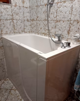Vasca per disabili/anziani con apertura laterale