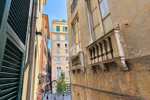 2 LOCALI A GENOVA
