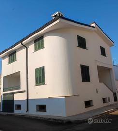  Casa indipendente 3 livelli piu'terrazzo