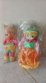 Lotto di 2 bambole vintage colorate