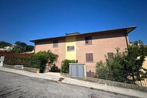 3 LOCALI A BETTONA