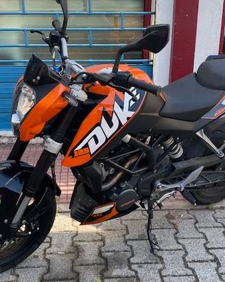 KTM Duke 125 2015  15.600 km  Unico proprietario