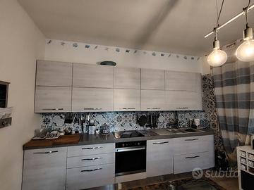 Cucina completa di elettrodomestici