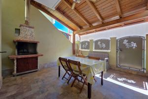 Villetta a schiera con cortile, box e cantina