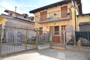 CASA SEMINDIPENDENTE A CASTELLI CALEPIO
