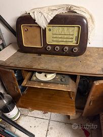 Mobile con radio anni 50
