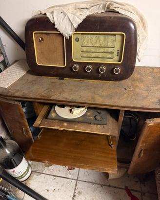 Mobile con radio anni 50