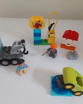 Lego Duplo carro attrezzi con officina