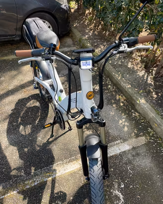 Bicicletta A2B Metro elettrica 