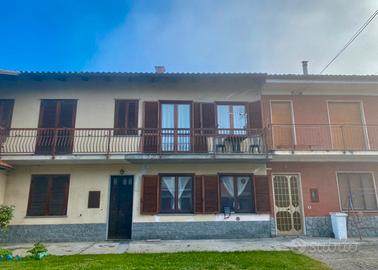 Vezza d'Alba alta appartamento di corte