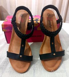 sandali estivi neri e marroni con zeppa in gomma 