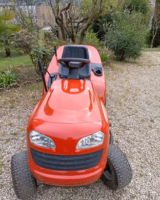 Trattorino tagliaerba Jonsered 