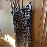 Completo da notte con abito e vestaglia