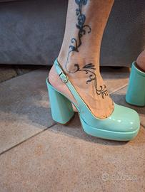 Scarpe in vernice color verde acqua