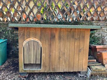 Cuccia per cane da esterno in legno rialzata